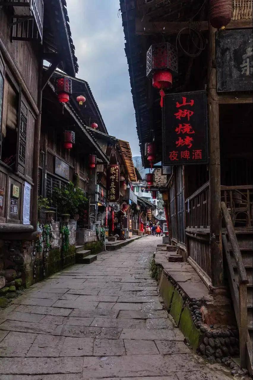 五彩几何塔